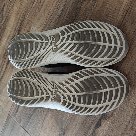 EUC Clark's Metallic Black slip-on sneakers - Picture 6 of 7